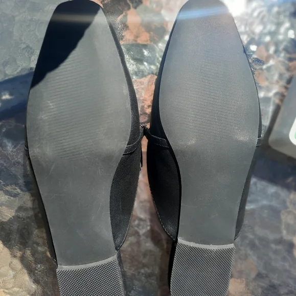 Black slides with chains - Picture 2 of 2